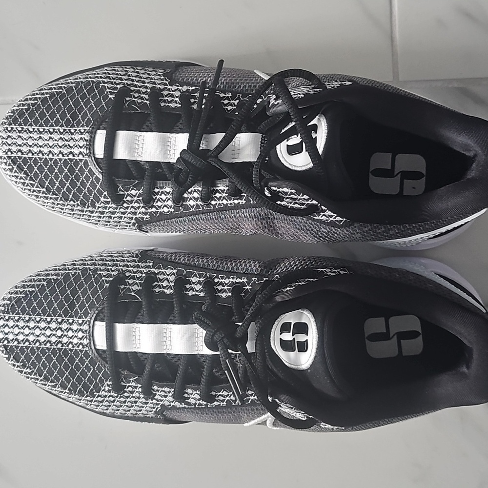 Black and White NIKE Athletic Sneakers NEVER WORN  SIZE 14  NEW *SORRY NO BOX